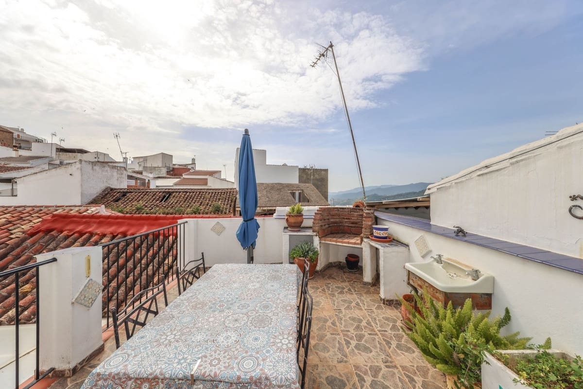 4 bedroom Townhouse for sale in Yunquera - € 140,000 (Ref: 9807019)