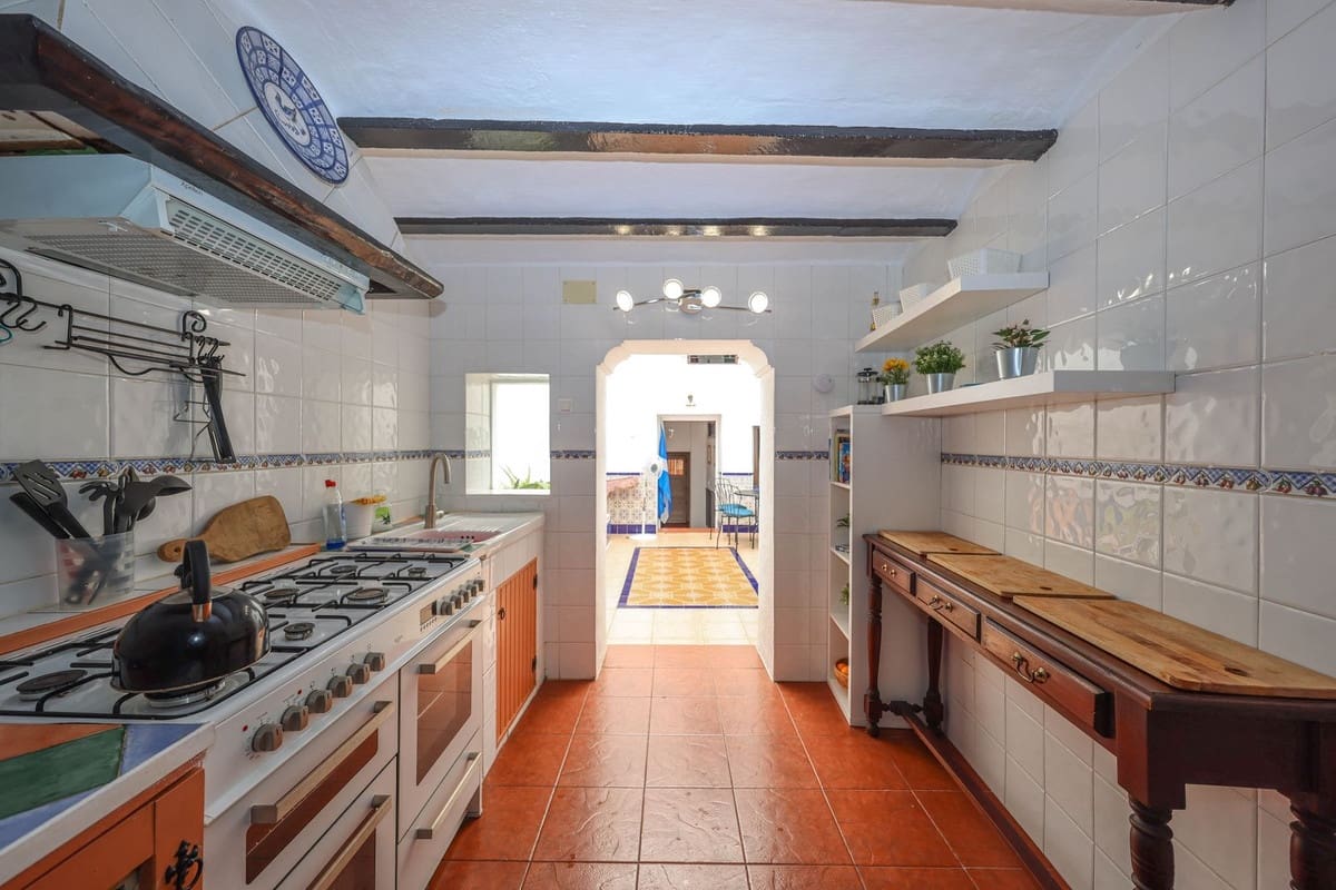 4 bedroom Townhouse for sale in Yunquera - € 140,000 (Ref: 9807019)