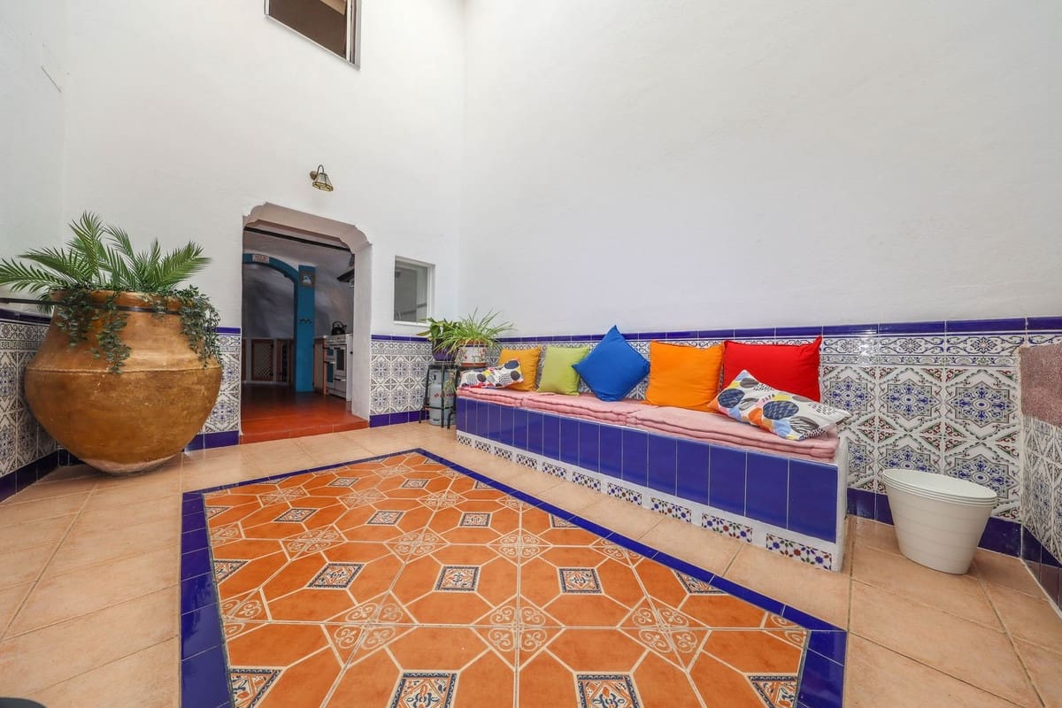 4 bedroom Townhouse for sale in Yunquera - € 140,000 (Ref: 9807019)