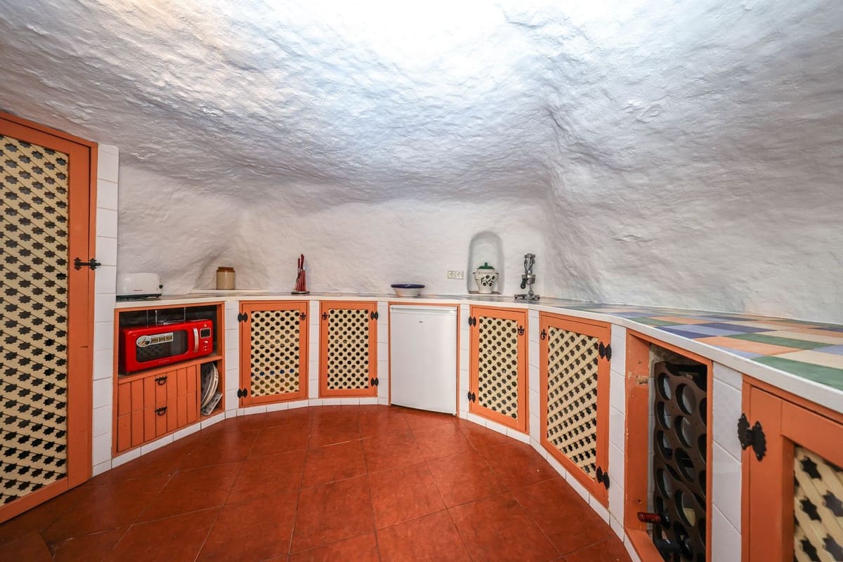 4 bedroom Townhouse for sale in Yunquera - € 140,000 (Ref: 9807019)