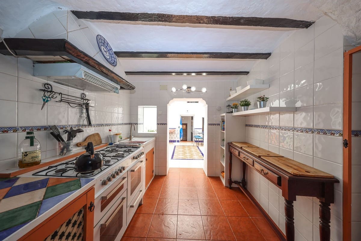 4 bedroom Townhouse for sale in Yunquera - € 140,000 (Ref: 9807019)