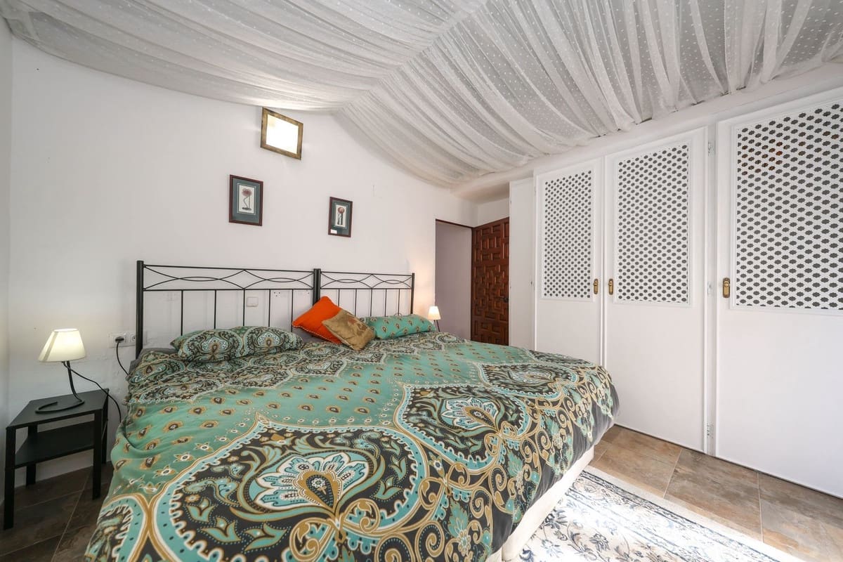 4 bedroom Townhouse for sale in Yunquera - € 140,000 (Ref: 9807019)