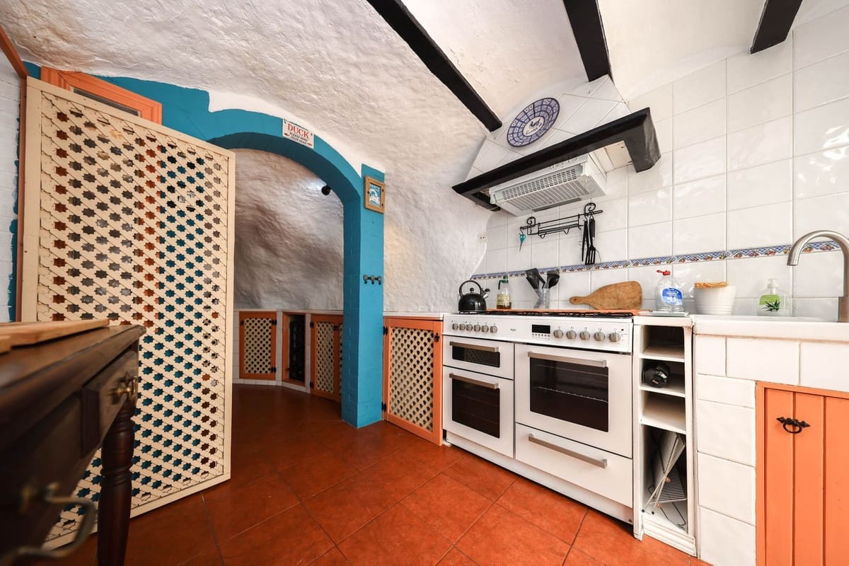 4 bedroom Townhouse for sale in Yunquera - € 140,000 (Ref: 9807019)