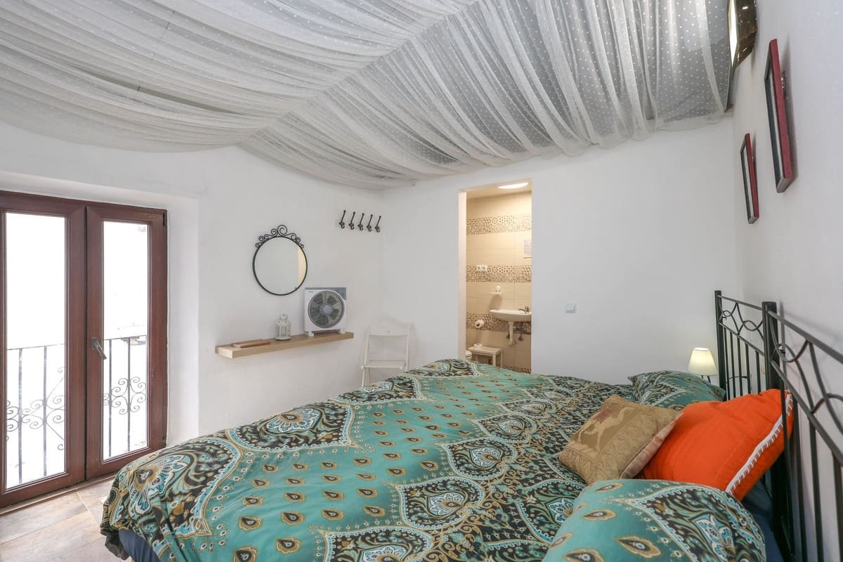 4 bedroom Townhouse for sale in Yunquera - € 140,000 (Ref: 9807019)