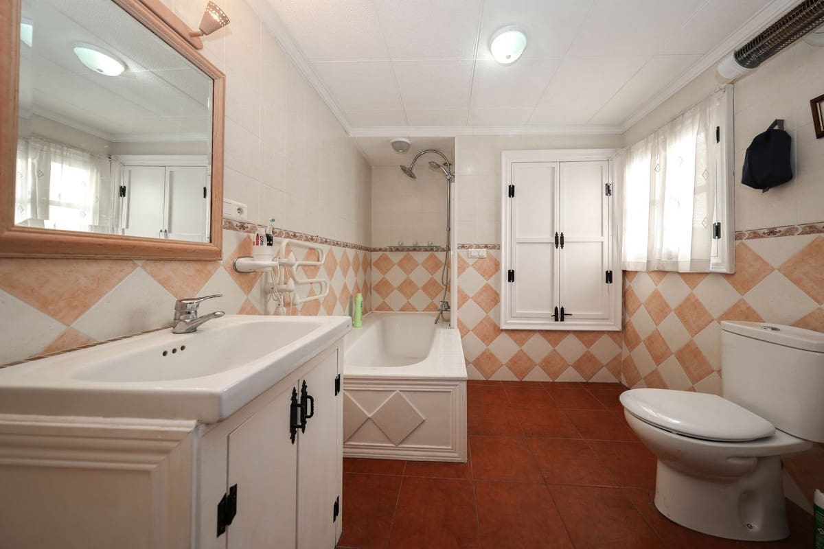 4 bedroom Townhouse for sale in Yunquera - € 140,000 (Ref: 9807019)