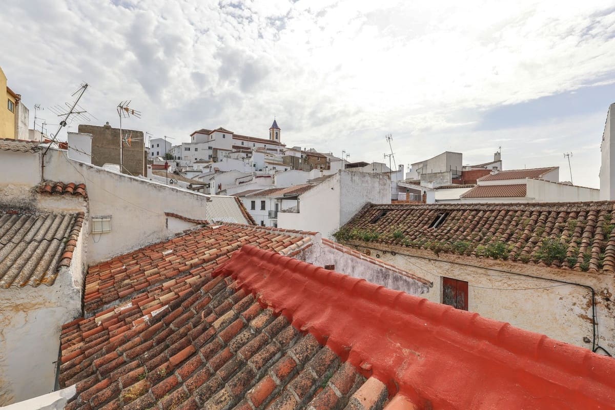 4 bedroom Townhouse for sale in Yunquera - € 140,000 (Ref: 9807019)