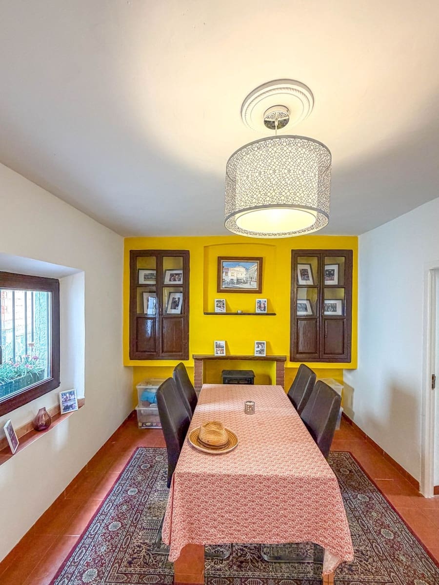 4 bedroom Townhouse for sale in Yunquera - € 140,000 (Ref: 9807019)