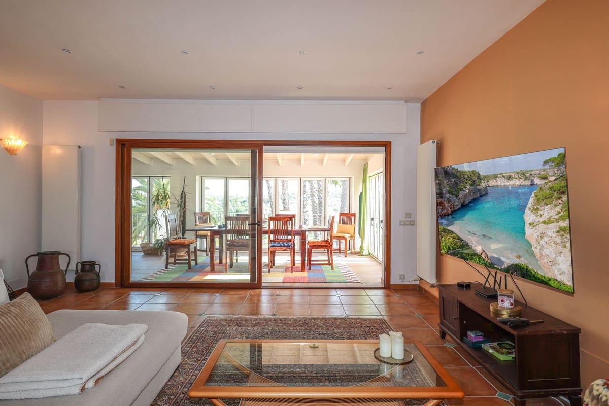 6 bedroom Villa for sale in Alhaurin el Grande with pool garage - € 1,395,000 (Ref: 9809421)