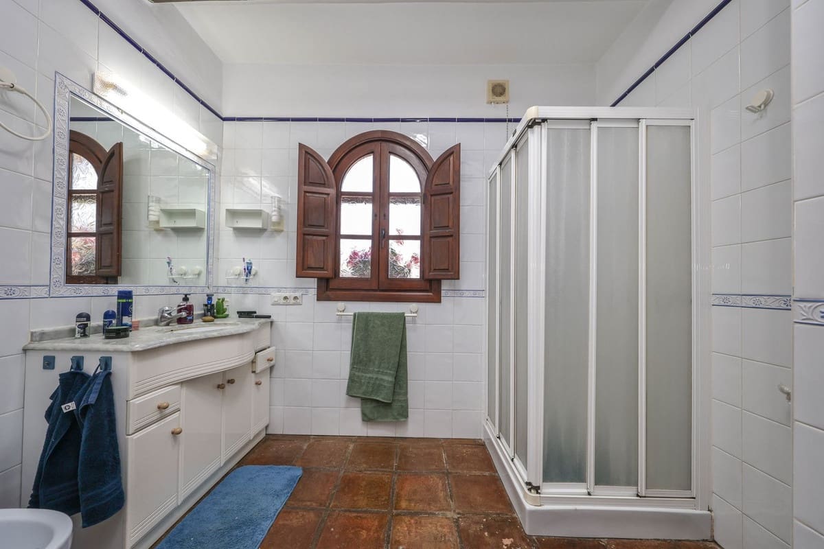 6 bedroom Villa for sale in Alhaurin el Grande with pool garage - € 1,395,000 (Ref: 9809421)