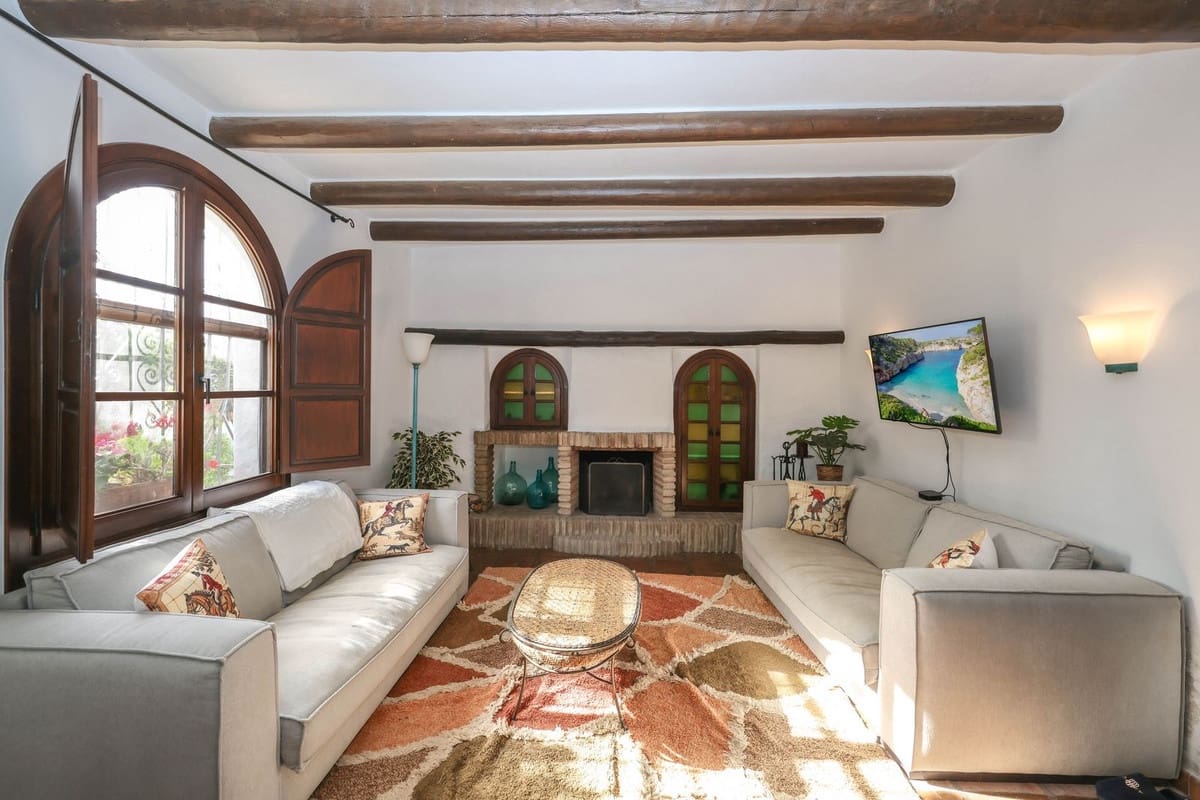 6 bedroom Villa for sale in Alhaurin el Grande with pool garage - € 1,395,000 (Ref: 9809421)