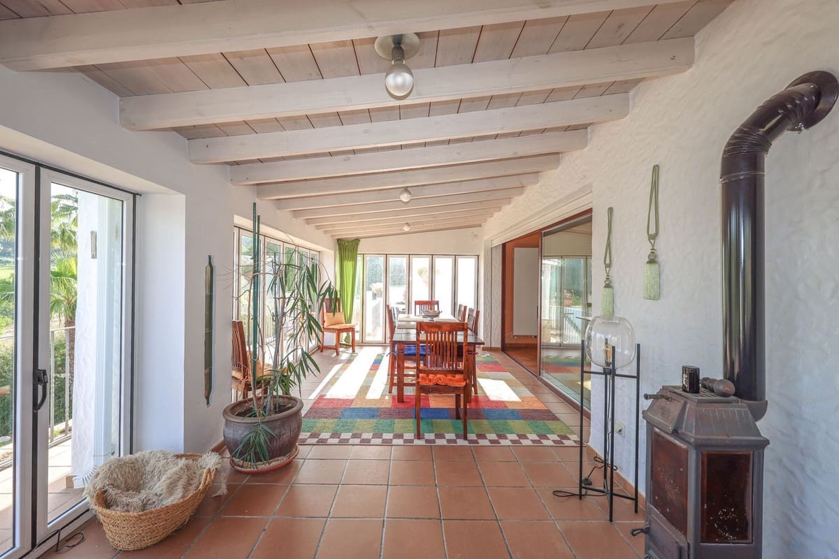 6 bedroom Villa for sale in Alhaurin el Grande with pool garage - € 1,395,000 (Ref: 9809421)