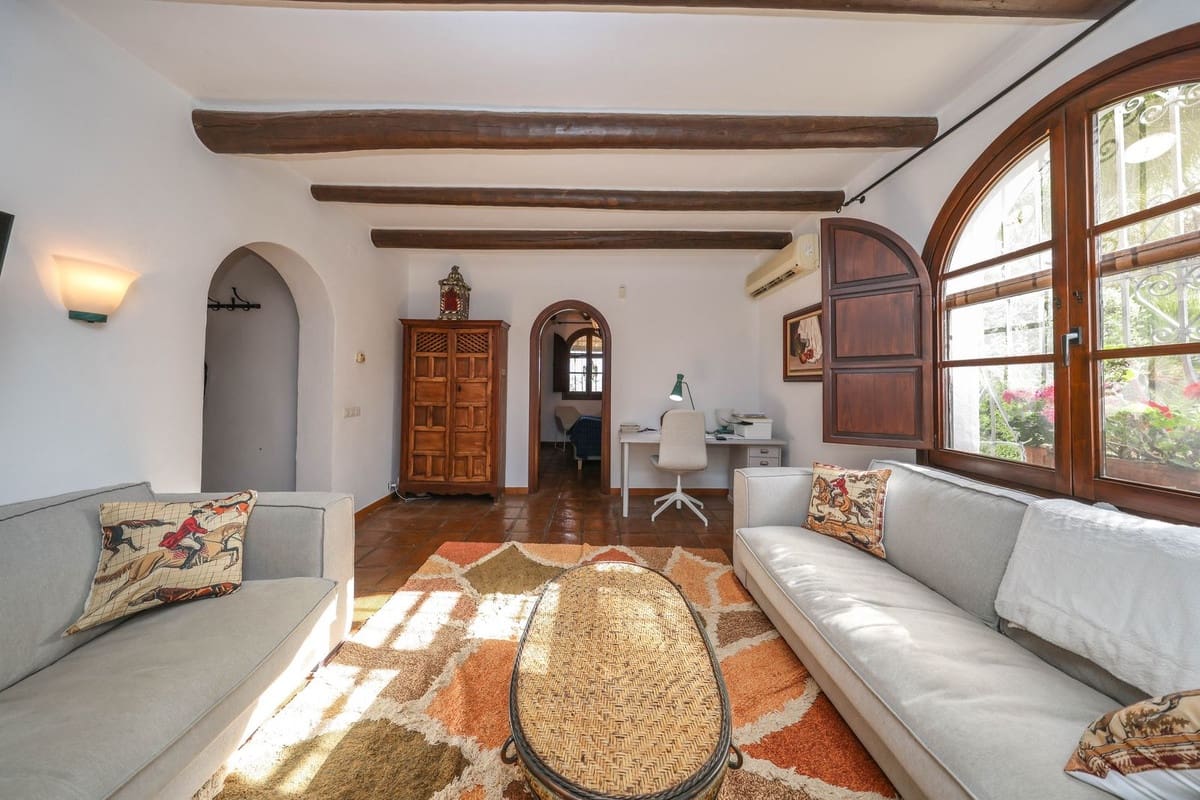 6 bedroom Villa for sale in Alhaurin el Grande with pool garage - € 1,395,000 (Ref: 9809421)