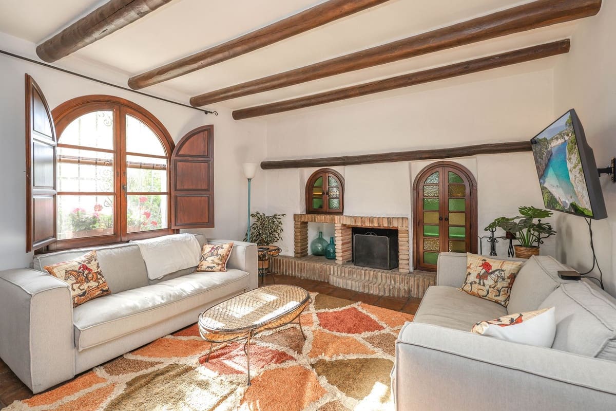 6 bedroom Villa for sale in Alhaurin el Grande with pool garage - € 1,395,000 (Ref: 9809421)