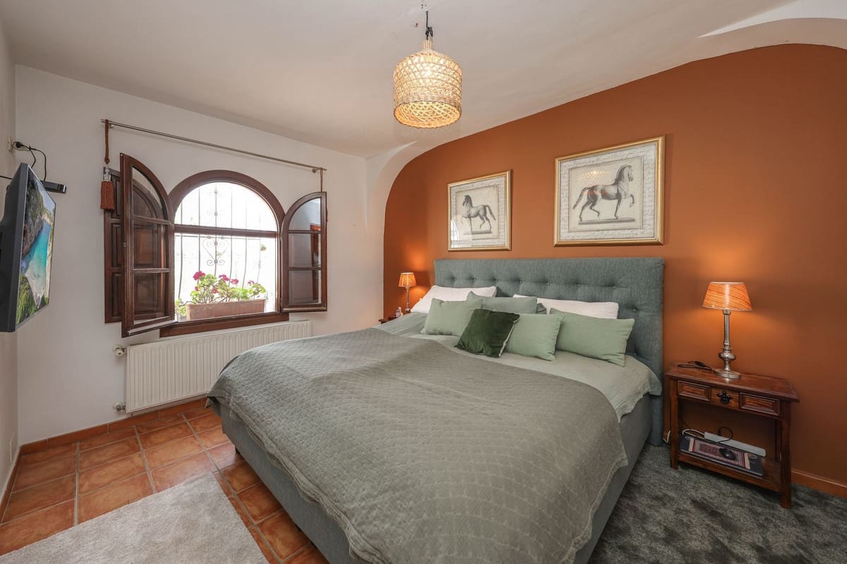 6 bedroom Villa for sale in Alhaurin el Grande with pool garage - € 1,395,000 (Ref: 9809421)
