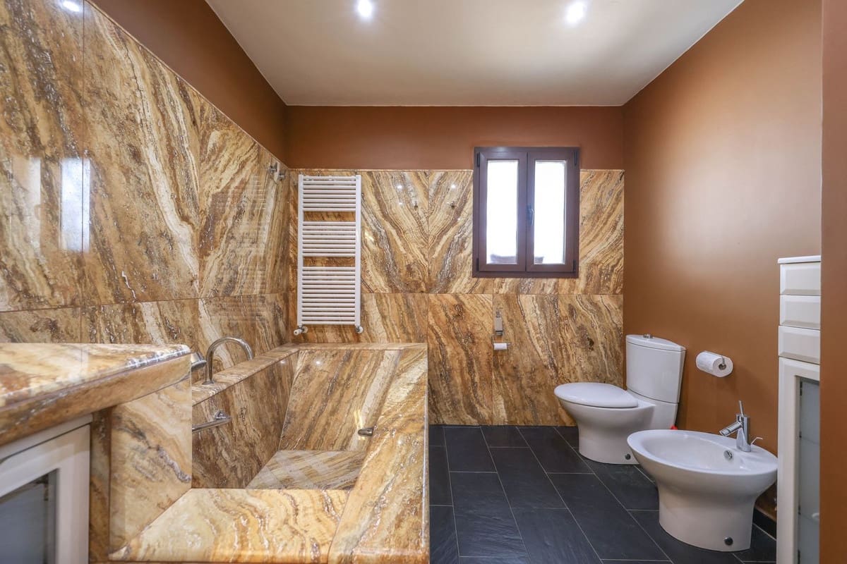 6 bedroom Villa for sale in Alhaurin el Grande with pool garage - € 1,395,000 (Ref: 9809421)