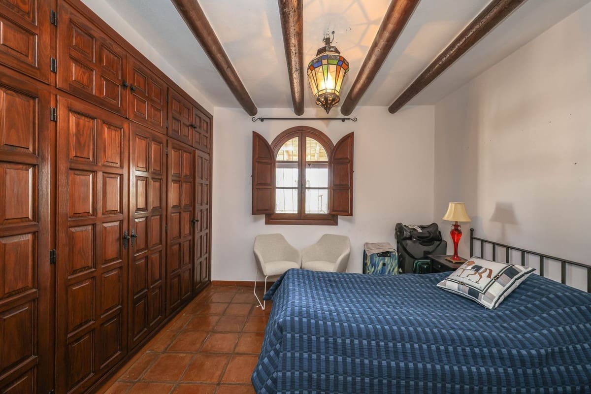 6 bedroom Villa for sale in Alhaurin el Grande with pool garage - € 1,395,000 (Ref: 9809421)