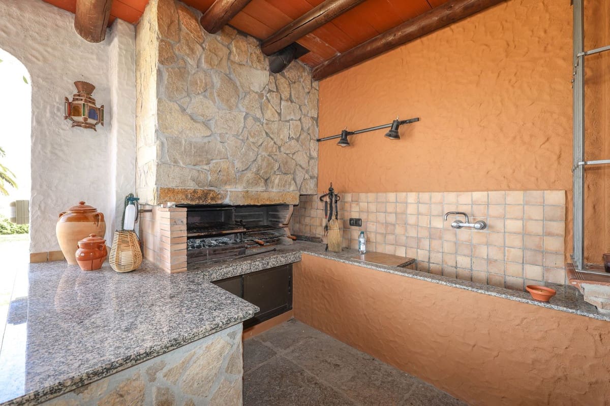6 bedroom Villa for sale in Alhaurin el Grande with pool garage - € 1,395,000 (Ref: 9809421)