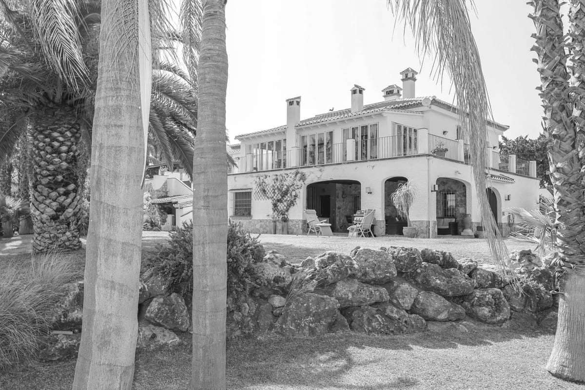 6 bedroom Villa for sale in Alhaurin el Grande with pool garage - € 1,395,000 (Ref: 9809421)