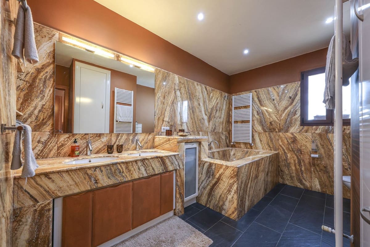 6 bedroom Villa for sale in Alhaurin el Grande with pool garage - € 1,395,000 (Ref: 9809421)