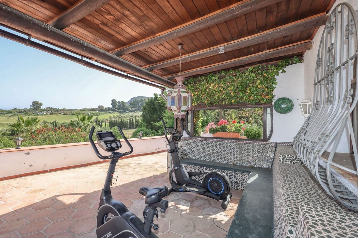 6 bedroom Villa for sale in Alhaurin el Grande with pool garage - € 1,395,000 (Ref: 9809421)