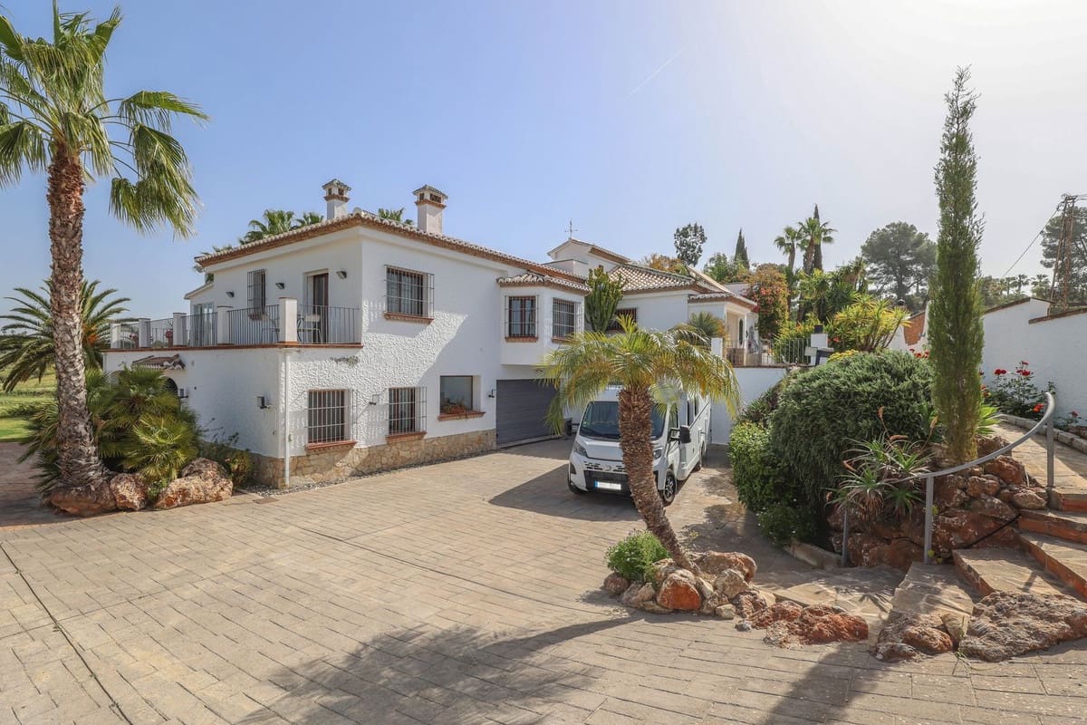 6 bedroom Villa for sale in Alhaurin el Grande with pool garage - € 1,395,000 (Ref: 9809421)