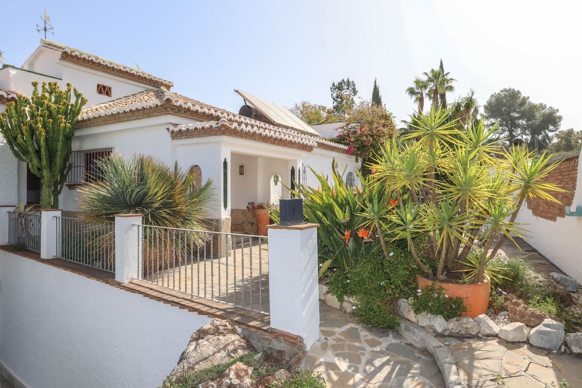6 bedroom Villa for sale in Alhaurin el Grande with pool garage - € 1,395,000 (Ref: 9809421)