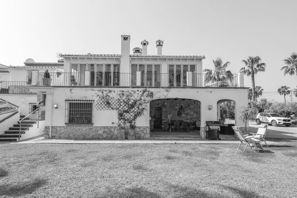 6 bedroom Villa for sale in Alhaurin el Grande with pool garage - € 1,395,000 (Ref: 9809421)