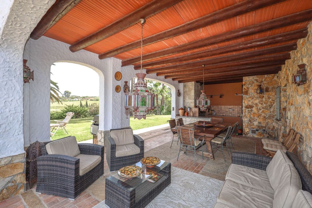 6 bedroom Villa for sale in Alhaurin el Grande with pool garage - € 1,395,000 (Ref: 9809421)