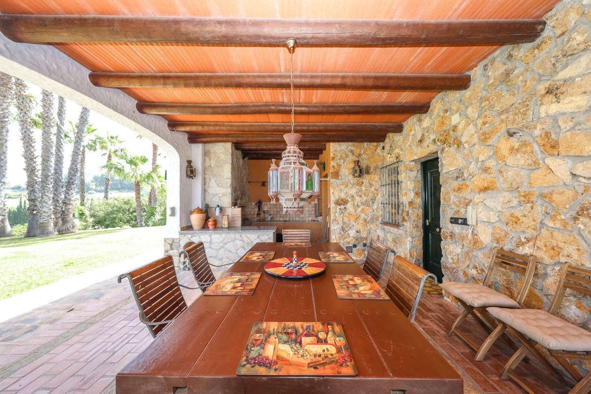 6 bedroom Villa for sale in Alhaurin el Grande with pool garage - € 1,395,000 (Ref: 9809421)