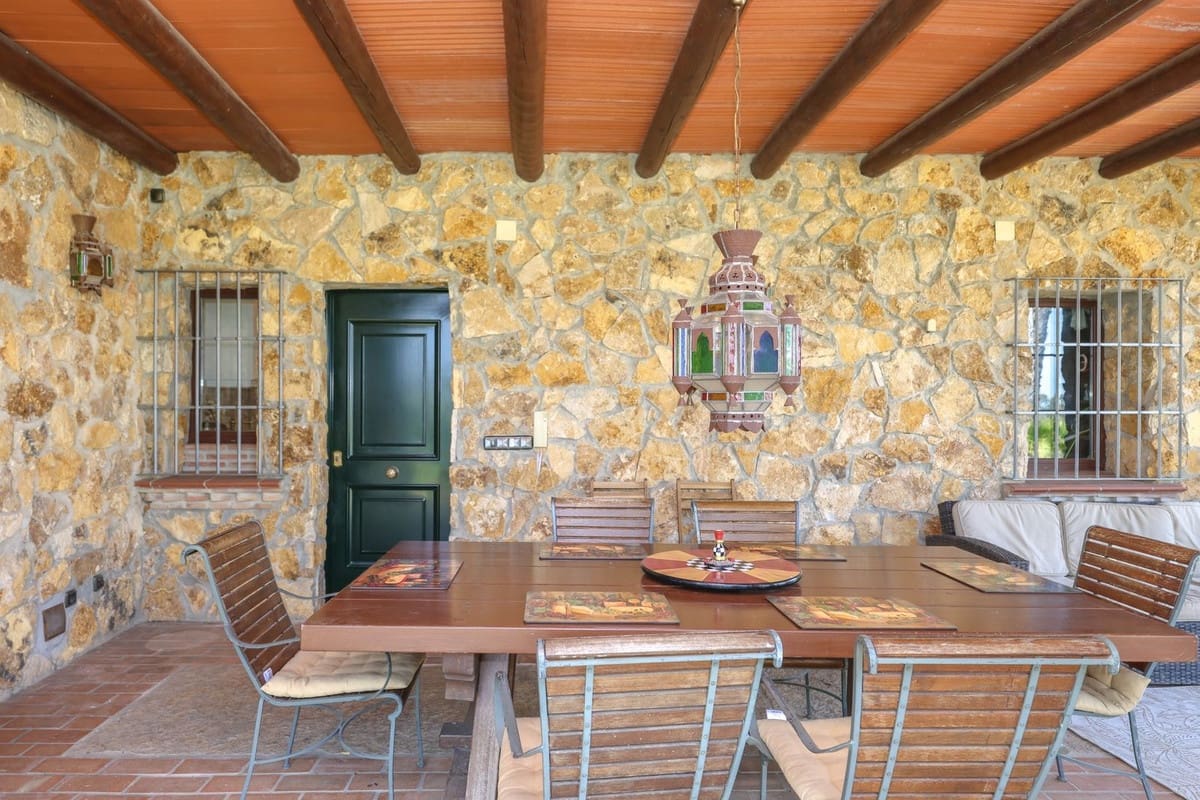 6 bedroom Villa for sale in Alhaurin el Grande with pool garage - € 1,395,000 (Ref: 9809421)
