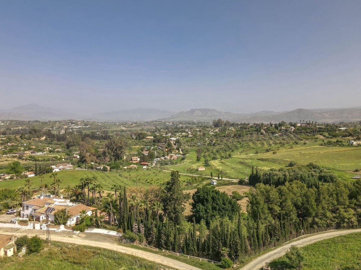 6 bedroom Villa for sale in Alhaurin el Grande with pool garage - € 1,395,000 (Ref: 9809421)