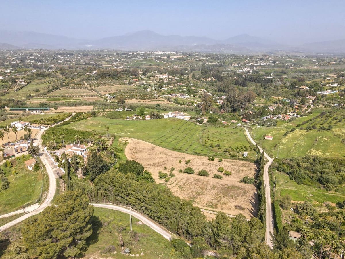 6 bedroom Villa for sale in Alhaurin el Grande with pool garage - € 1,395,000 (Ref: 9809421)