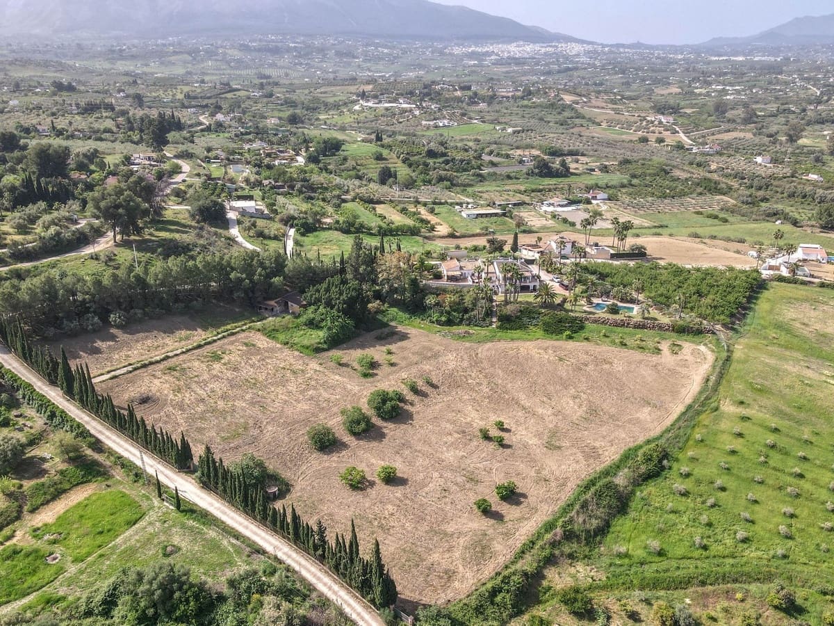 6 bedroom Villa for sale in Alhaurin el Grande with pool garage - € 1,395,000 (Ref: 9809421)