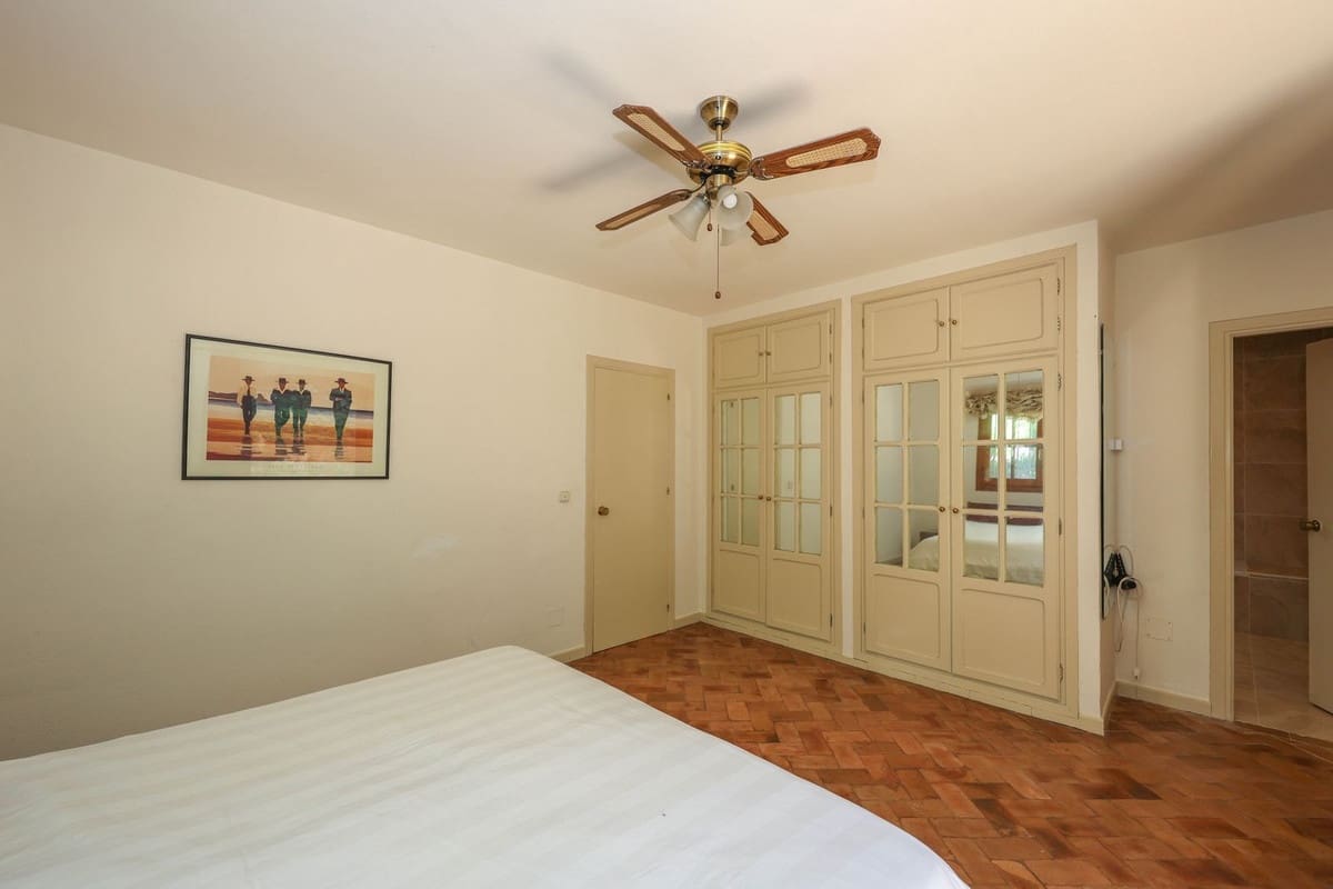 Chalet de 3 habitaciones en Coín en venta con piscina garaje - 395.000 € (Ref: 9823891)