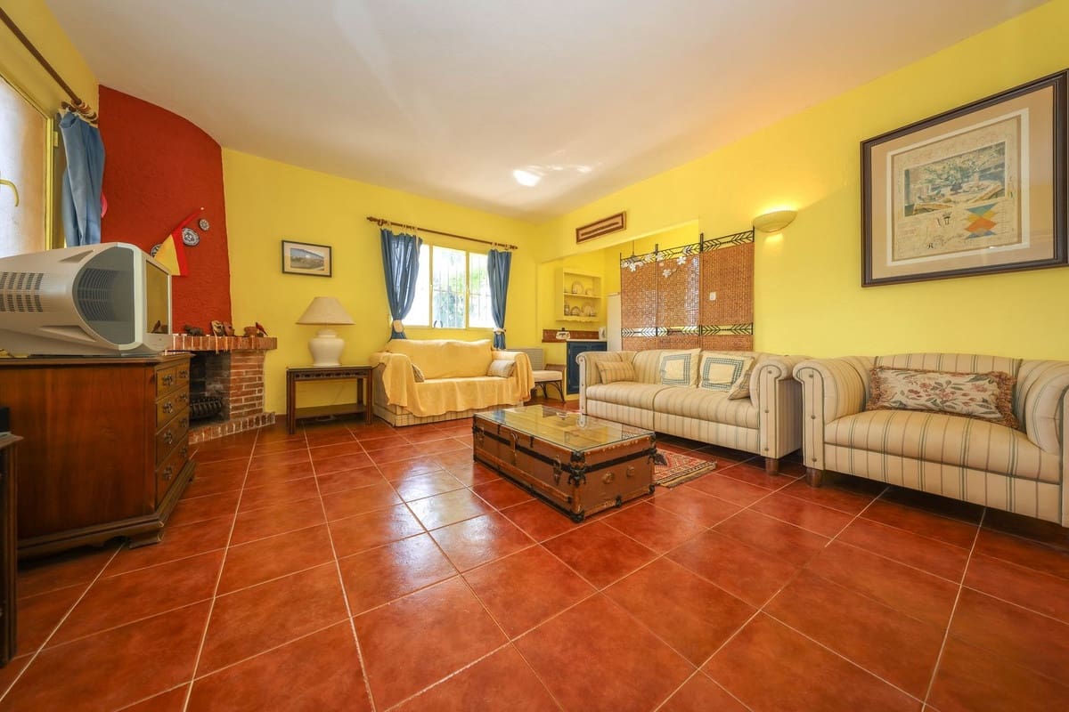 Chalet de 3 habitaciones en Coín en venta con piscina garaje - 395.000 € (Ref: 9823891)