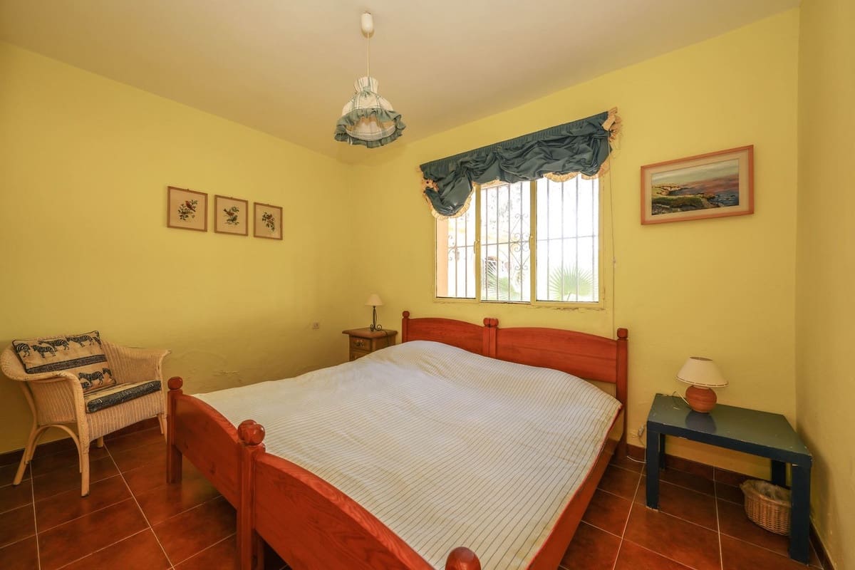 Chalet de 3 habitaciones en Coín en venta con piscina garaje - 395.000 € (Ref: 9823891)