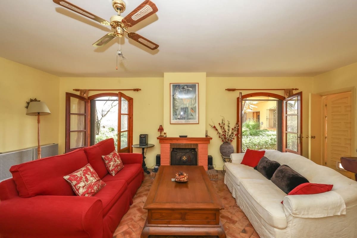 Chalet de 3 habitaciones en Coín en venta con piscina garaje - 395.000 € (Ref: 9823891)