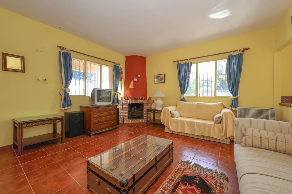 Chalet de 3 habitaciones en Coín en venta con piscina garaje - 395.000 € (Ref: 9823891)