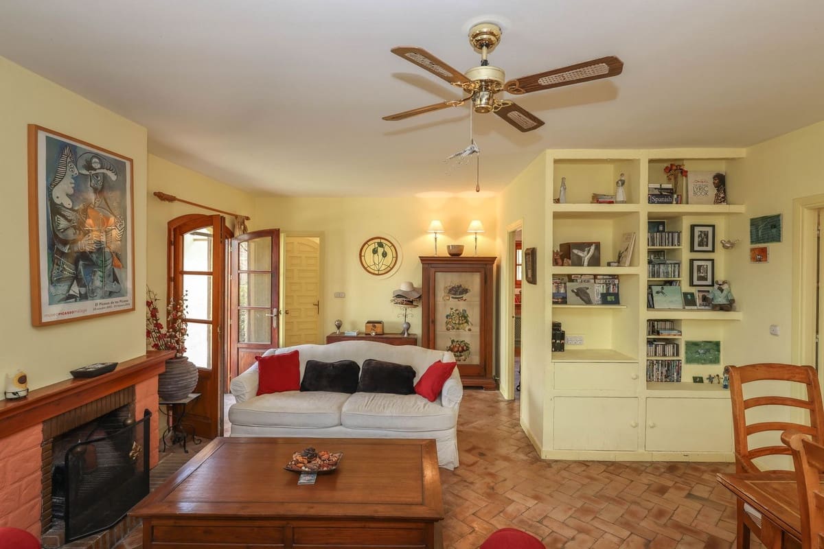 Chalet de 3 habitaciones en Coín en venta con piscina garaje - 395.000 € (Ref: 9823891)