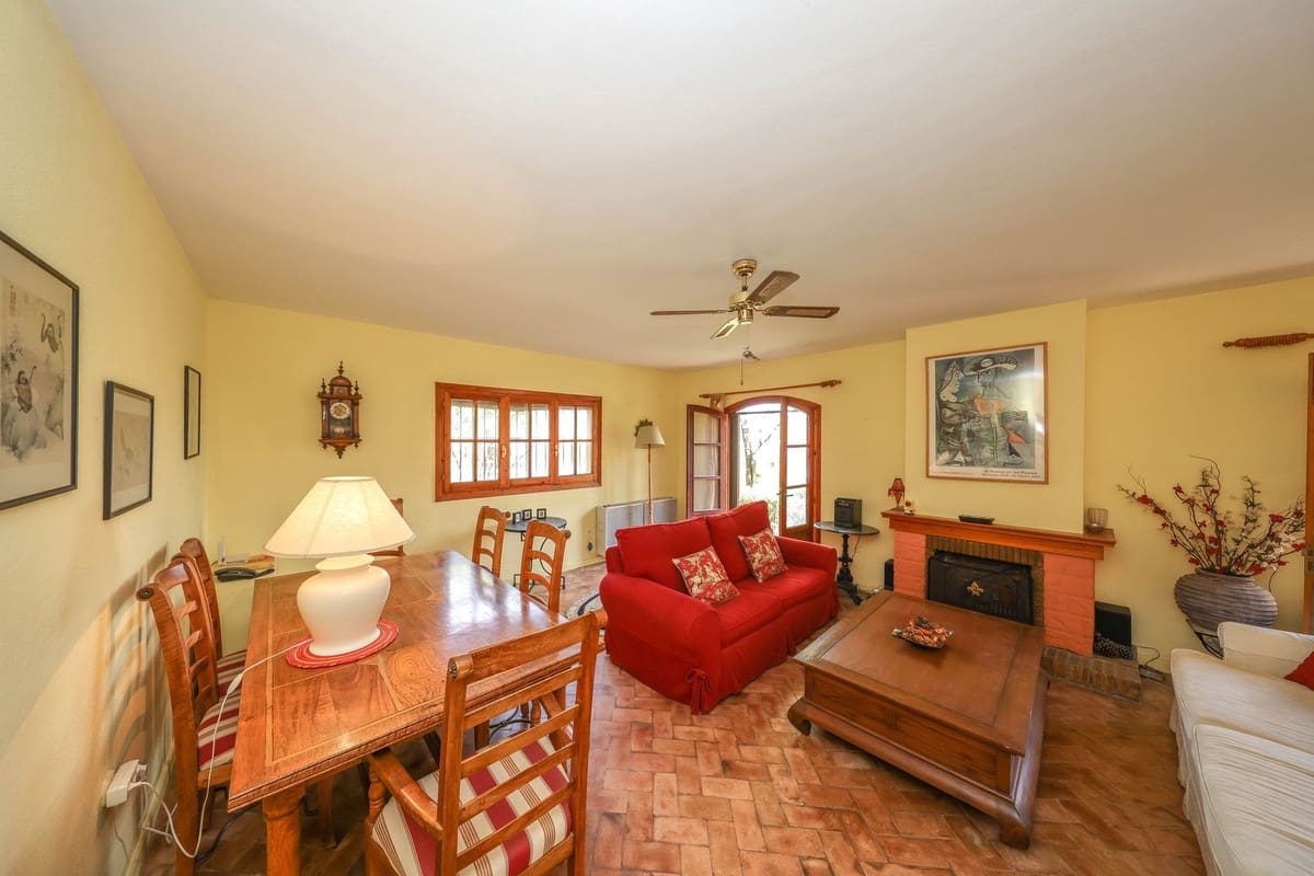 Chalet de 3 habitaciones en Coín en venta con piscina garaje - 395.000 € (Ref: 9823891)