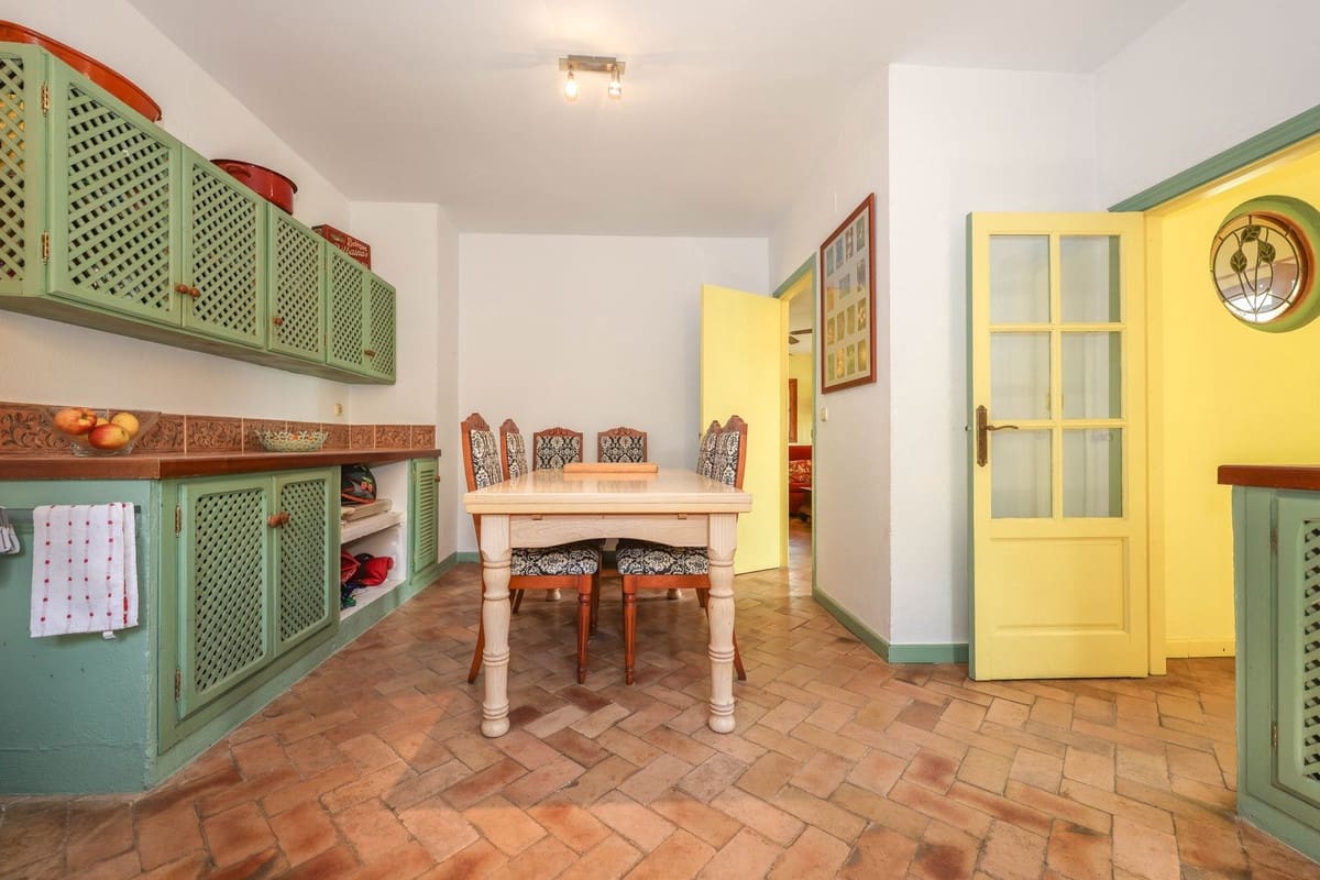 Chalet de 3 habitaciones en Coín en venta con piscina garaje - 395.000 € (Ref: 9823891)