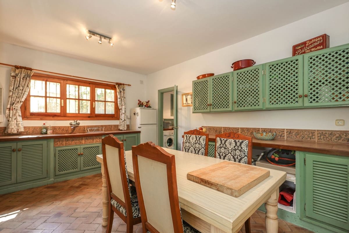 Chalet de 3 habitaciones en Coín en venta con piscina garaje - 395.000 € (Ref: 9823891)