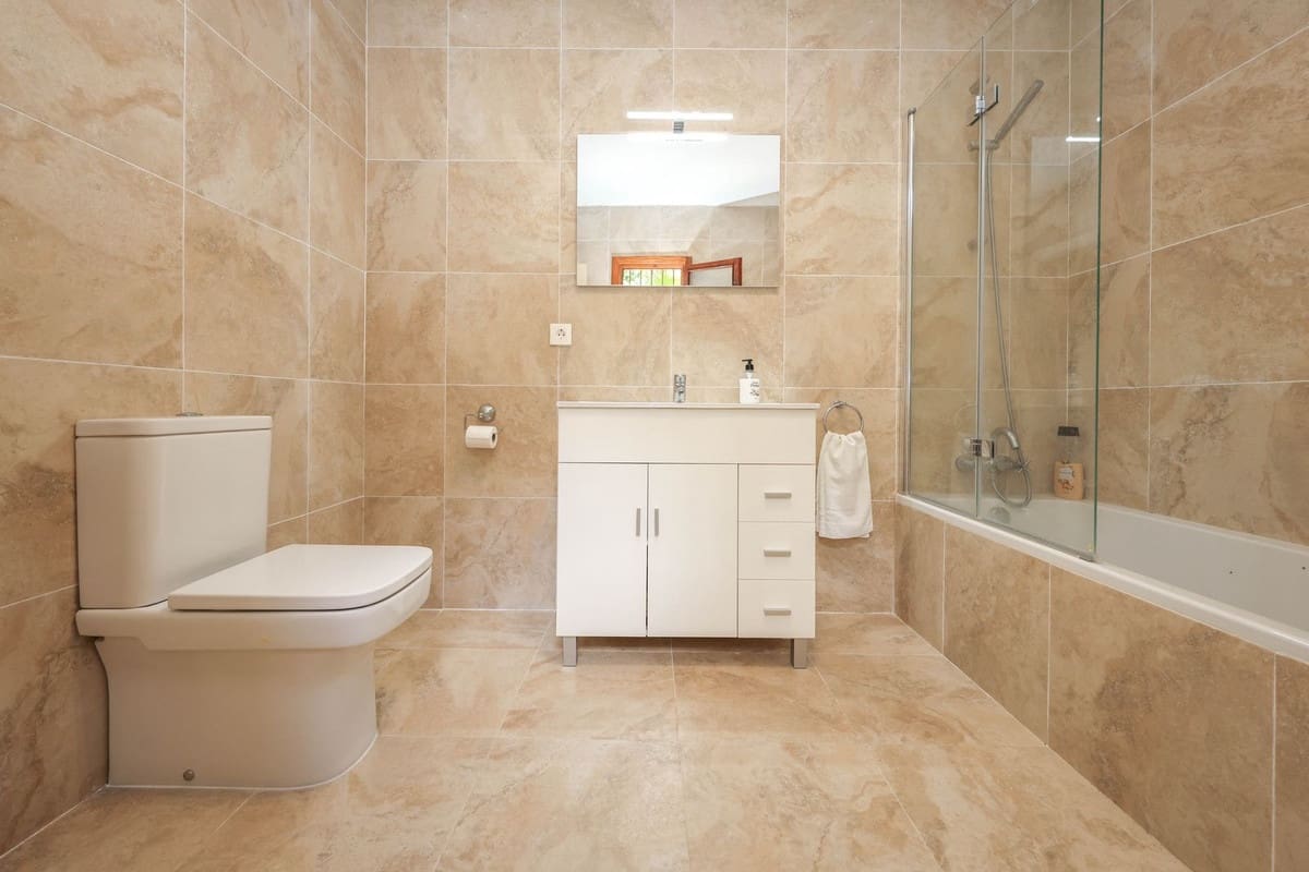 Chalet de 3 habitaciones en Coín en venta con piscina garaje - 395.000 € (Ref: 9823891)