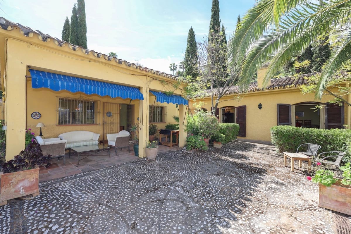 Chalet de 3 habitaciones en Coín en venta con piscina garaje - 395.000 € (Ref: 9823891)