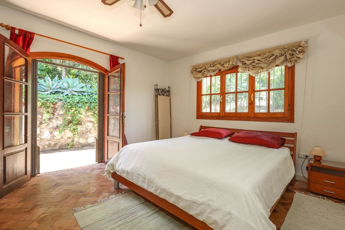 Chalet de 3 habitaciones en Coín en venta con piscina garaje - 395.000 € (Ref: 9823891)