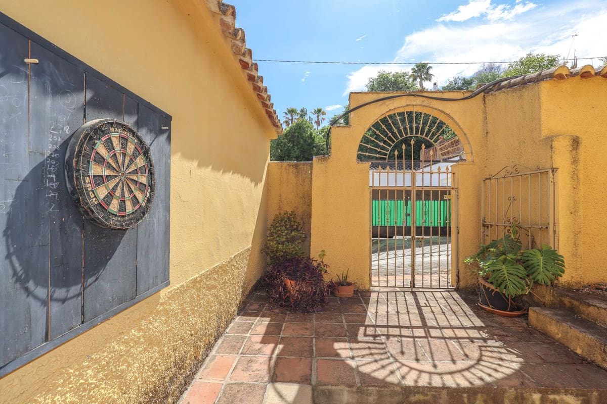 Chalet de 3 habitaciones en Coín en venta con piscina garaje - 395.000 € (Ref: 9823891)