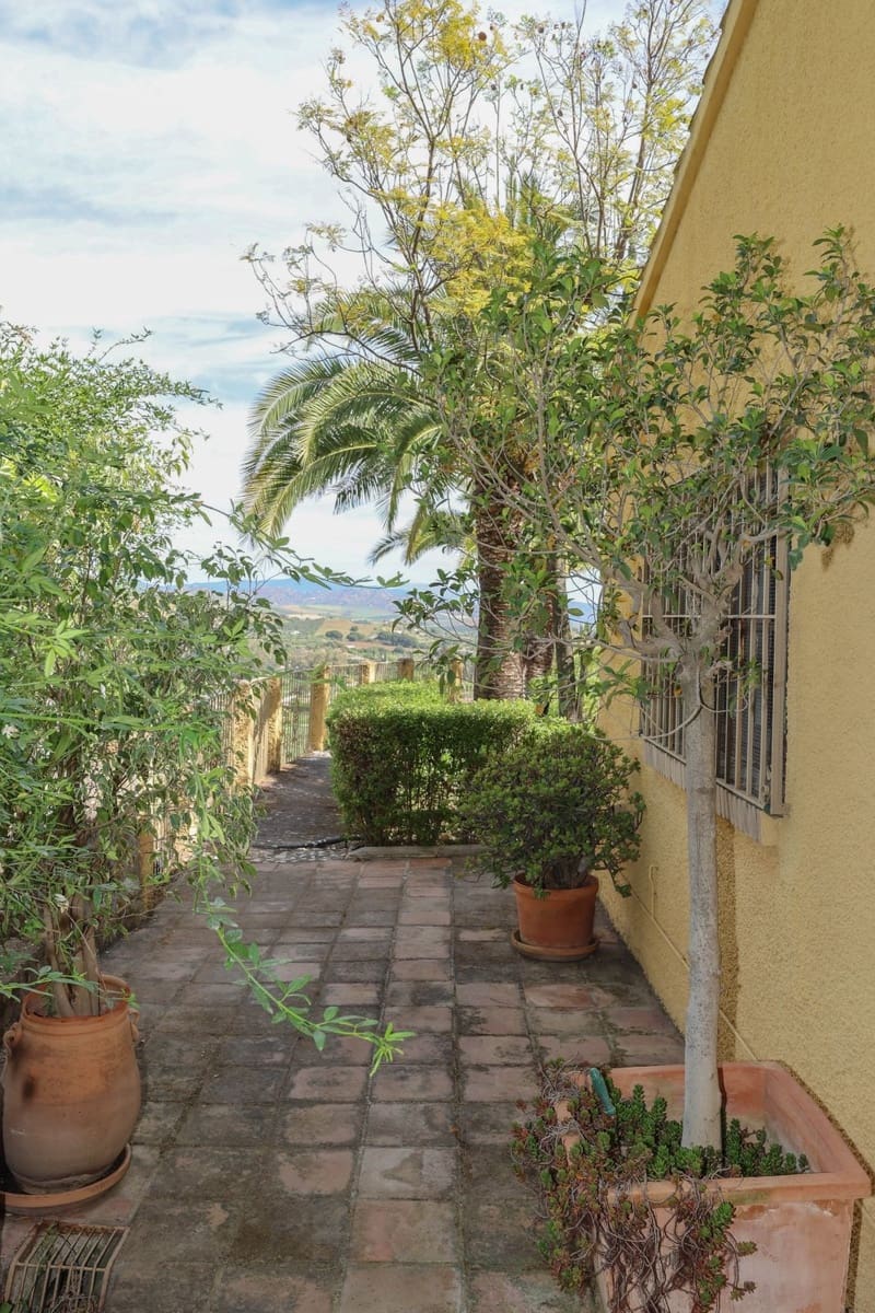 Chalet de 3 habitaciones en Coín en venta con piscina garaje - 395.000 € (Ref: 9823891)