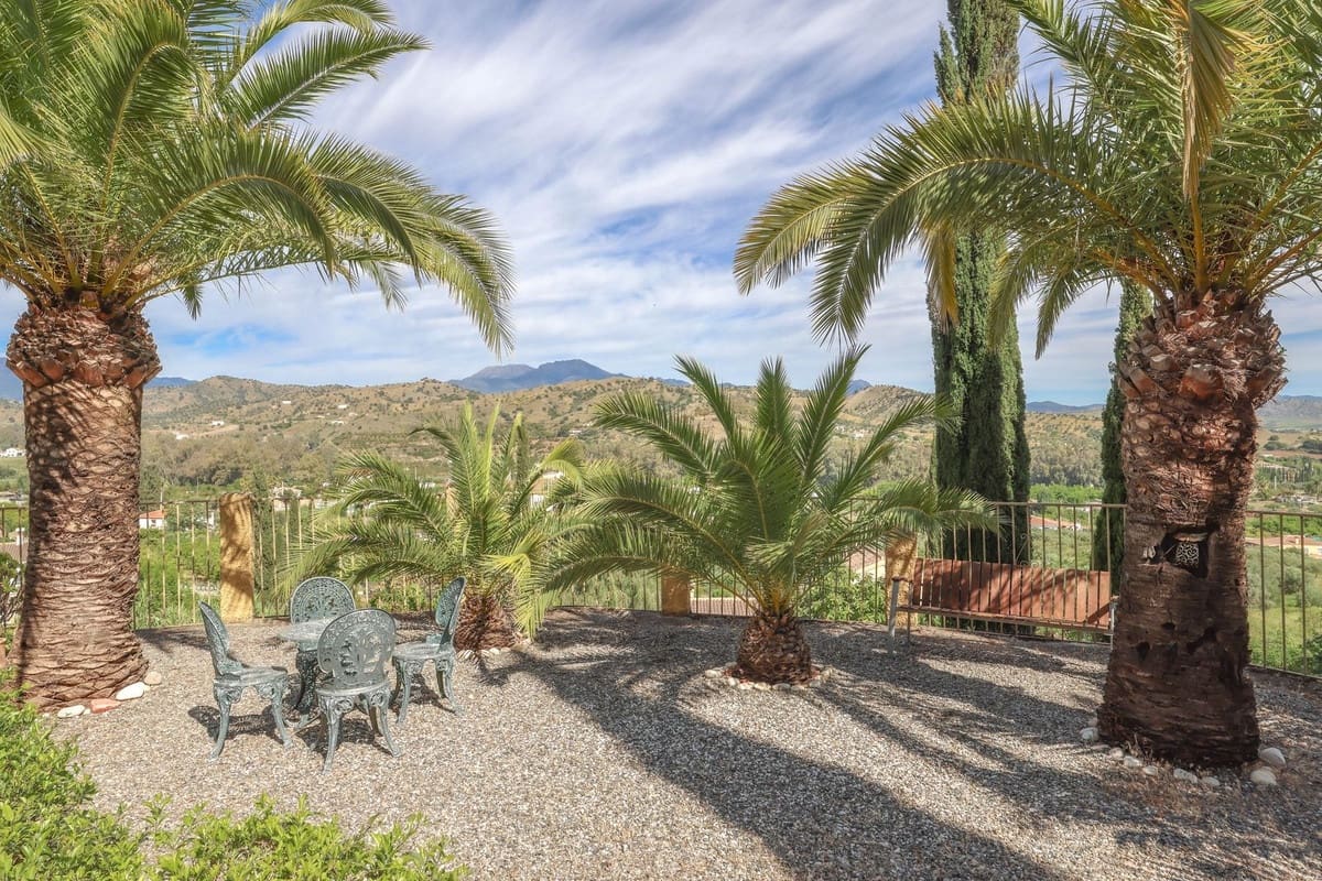 Chalet de 3 habitaciones en Coín en venta con piscina garaje - 395.000 € (Ref: 9823891)