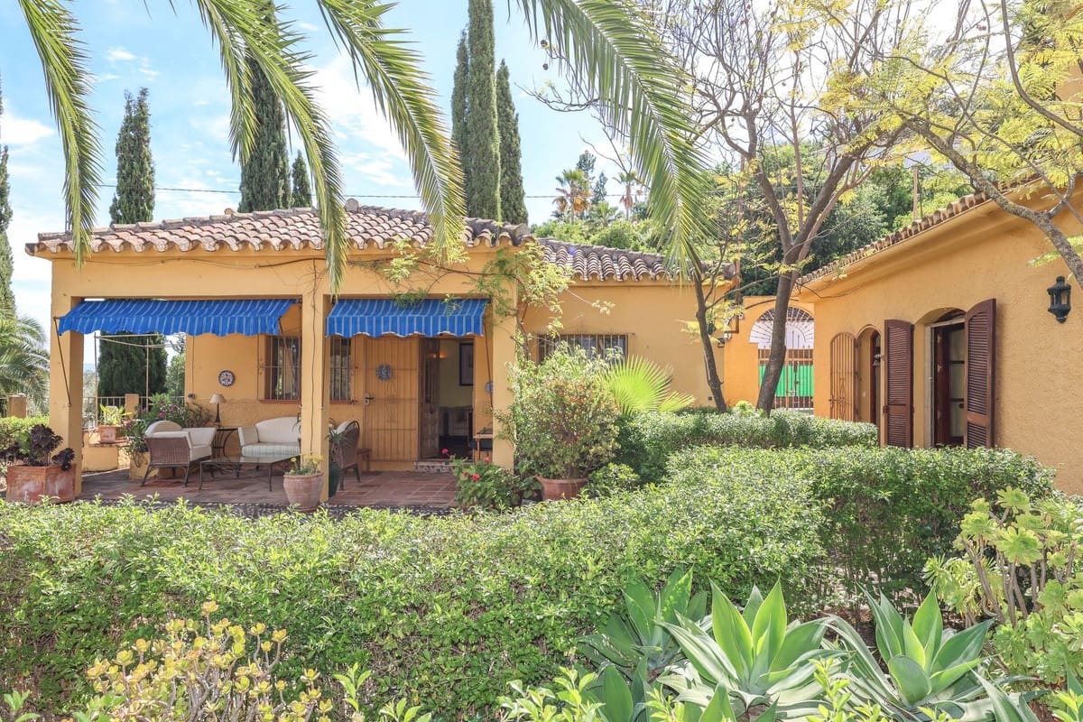 Chalet de 3 habitaciones en Coín en venta con piscina garaje - 395.000 € (Ref: 9823891)