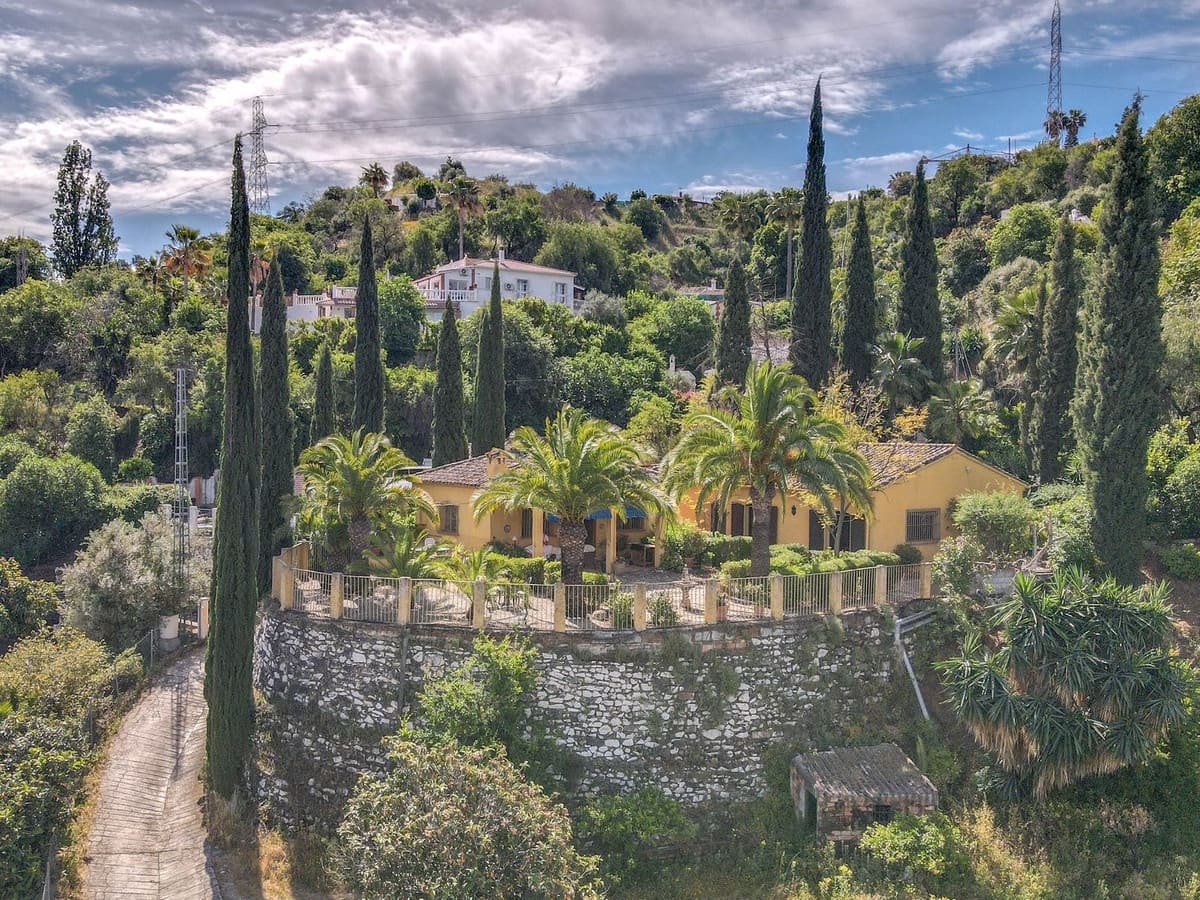 Chalet de 3 habitaciones en Coín en venta con piscina garaje - 395.000 € (Ref: 9823891)